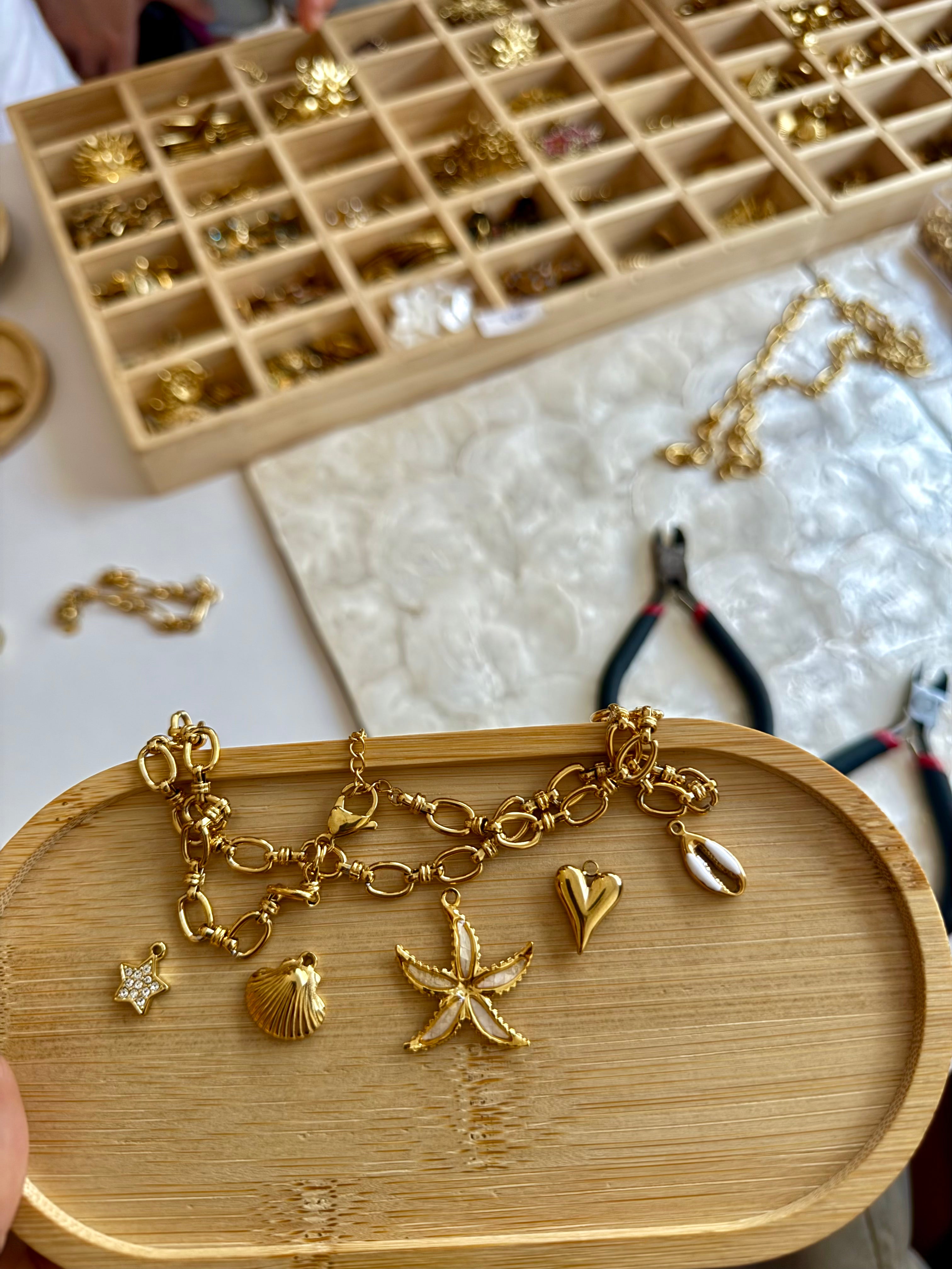 Workshop - Customize necklace with 5 charms included